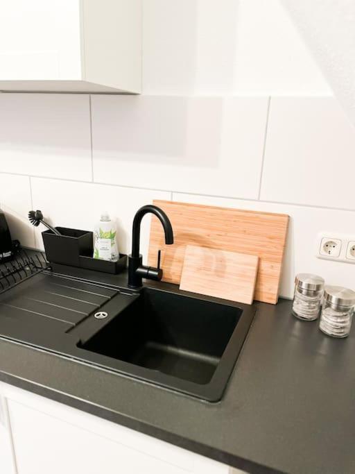 Modernes Apartment Mit Balkon Free Parking Netflix Celle Luaran gambar