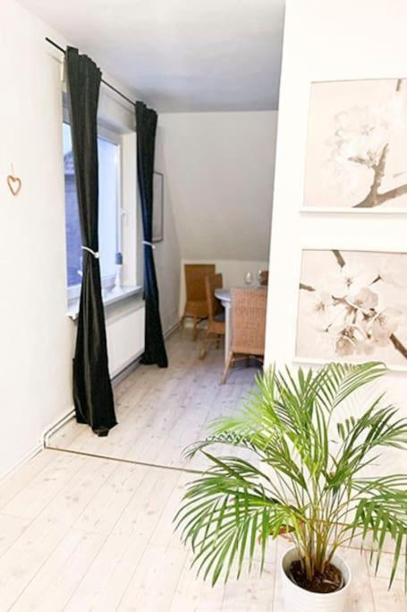 Modernes Apartment Mit Balkon Free Parking Netflix Celle Luaran gambar